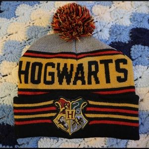 NWOT HOGWARTS HAT ⚡️